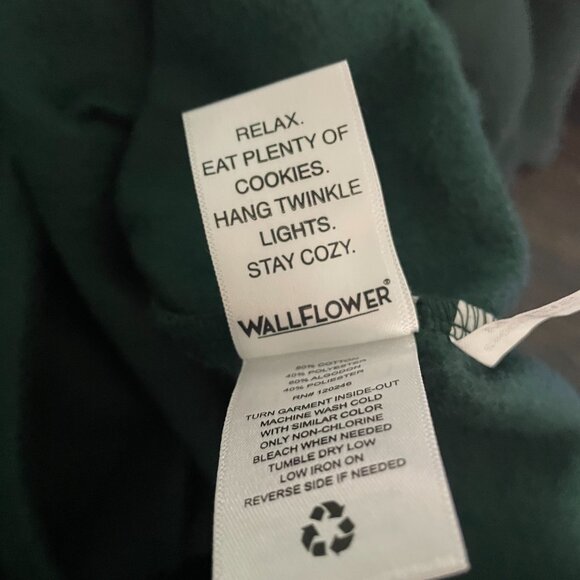 Sweatshirt M "Bad Elf" Christmas Holiday Green Pullover Fleece Crew Top NWT - Picture 5 of 5